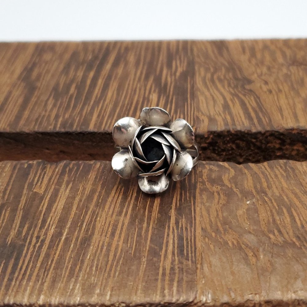 Size 6.25 925 Sterling Silver Handmade Heavily Tarnished Flower Ring